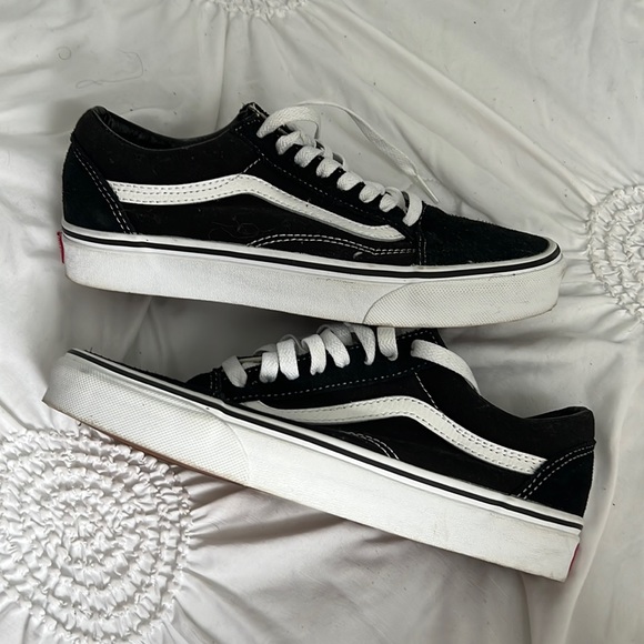 Vans Shoes - 🌟SOLD🌟Old Skool Vans (unisex)